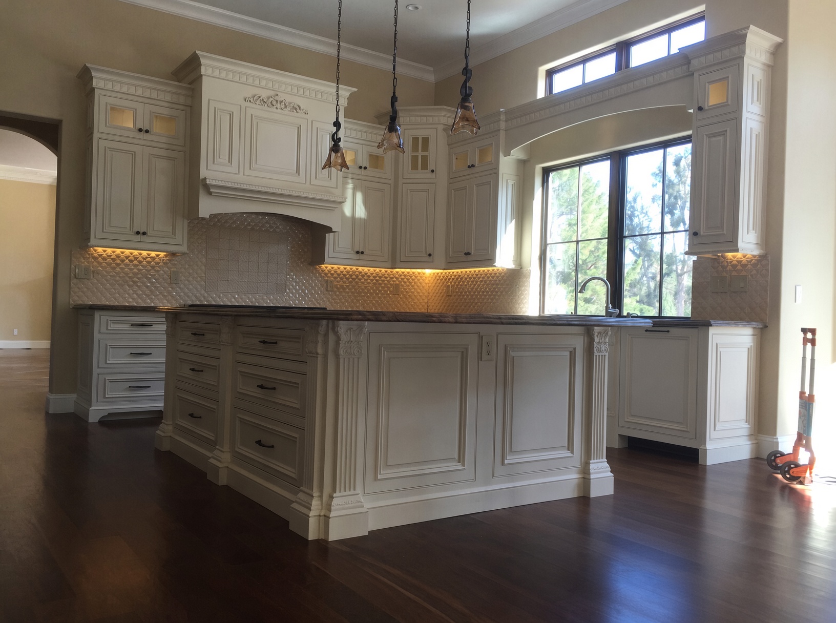 Classic Kitchen Cabinets